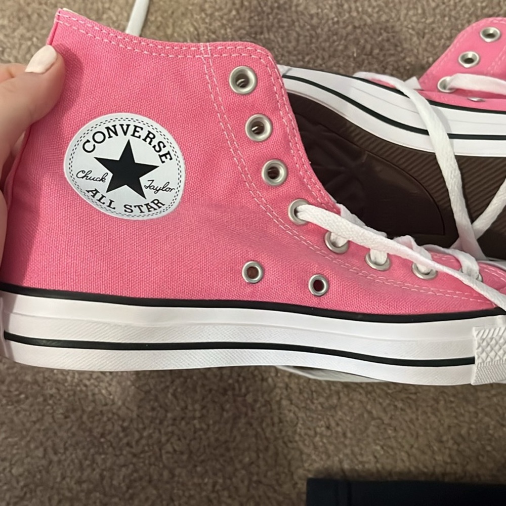 BRAND NEW PINK CONVERSE
